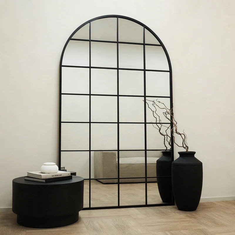 Bogenförmiger Spiegel Brooklyn aus schwarzem Metall 200 cm x 120 cm